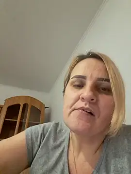 Snapshot of Malichkaanna30 chatting on February 21, 4:37 pm Malichkaanna30 online show from February 21, 4:37 pm