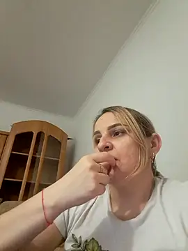 Snapshot of Malichkaanna30 chatting on February 25, 4:35 pm Malichkaanna30 online show from February 25, 4:35 pm