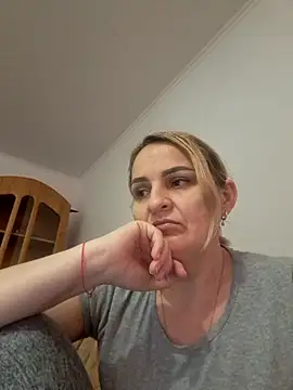 Snapshot of Malichkaanna30 chatting on February 14, 7:38 am Malichkaanna30 online show from February 14, 7:38 am