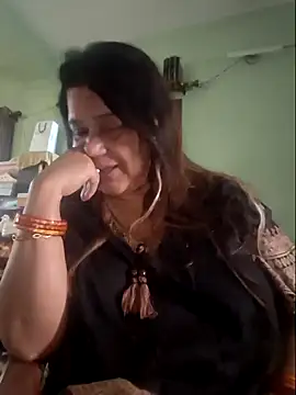 Snapshot of Hot_Queen77 chatting on February 8, 10:18 am Hot Queen77 online show from February 8, 10:18 am
