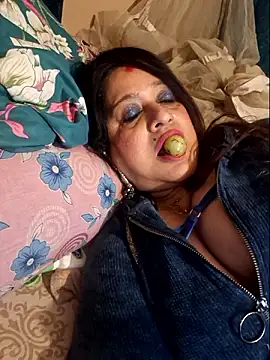 Snapshot of Hot_Queen77 chatting on December 7, 10:06 am Hot Queen77 online show from December 7, 10:06 am