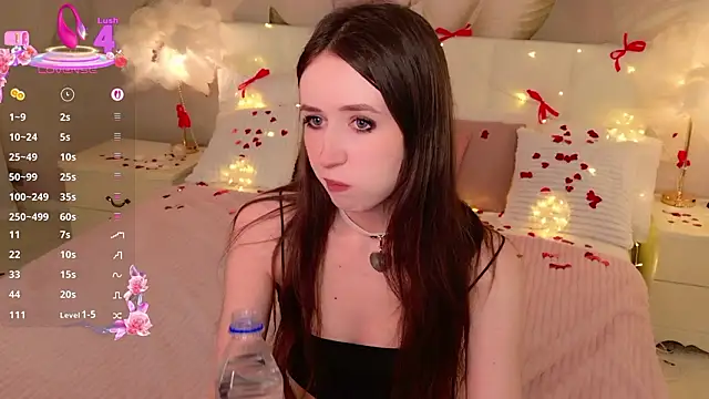 Snapshot of AliceLiddelle chatting on February 12, 1:11 pm AliceLiddelle online show from February 12, 1:11 pm