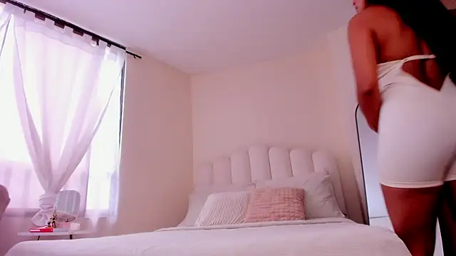 Snapshot of evely_coelloo chatting on November 2, 8:58 pm evely coelloo online show from November 2, 8:58 pm