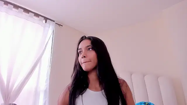 Snapshot of evely_coelloo chatting on November 6, 6:45 pm evely coelloo online show from November 6, 6:45 pm