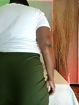 nahiarapalmer19 online show from February 3, 1:27 pm