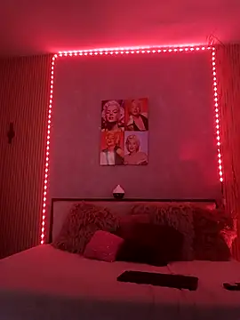 nahiarapalmer19 online show from April 11, 5:38 pm