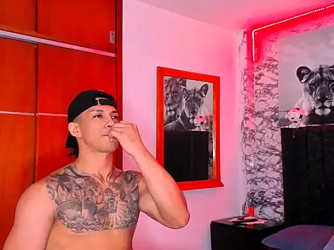 Aaron Toy online show from January 14, 8:23 pm