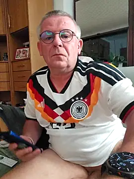 Snapshot of Leutasch2019 chatting on June 16, 8:53 pm Leutasch2019 online show from June 16, 8:53 pm