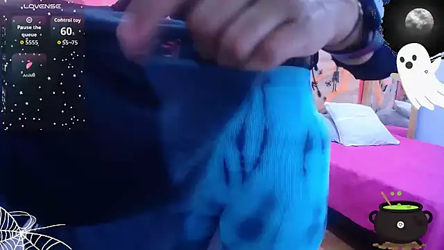 scarlet-foox online show from October 25, 12:28 pm