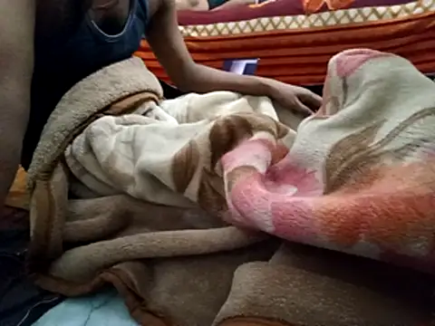 CuteyCouple online show from March 29, 6:20 pm