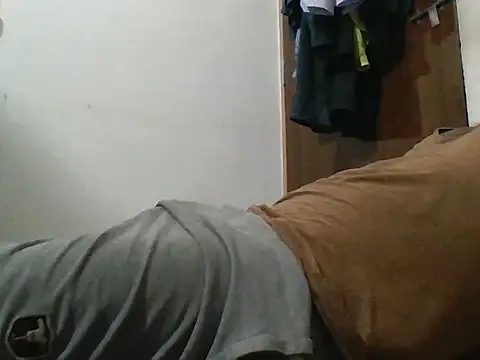 CuteyCouple online show from April 12, 6:33 pm