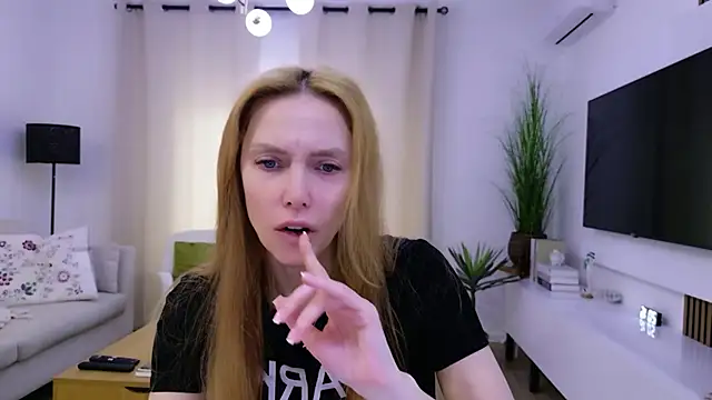 Snapshot of Love_Call chatting on June 12, 6:33 am Love Call online show from June 12, 6:33 am