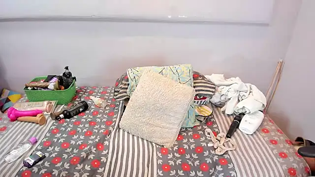 latinasexymoon online show from February 25, 8:42 pm