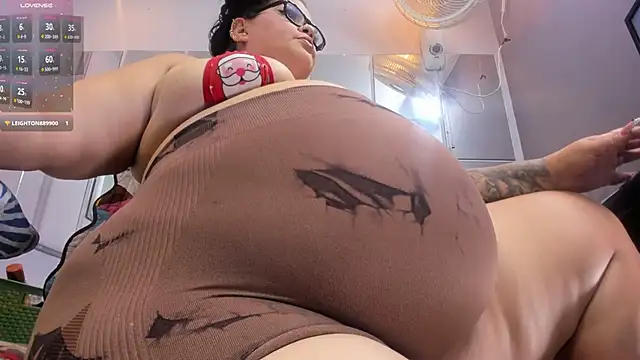 latinasexymoon online show from May 26, 8:18 pm