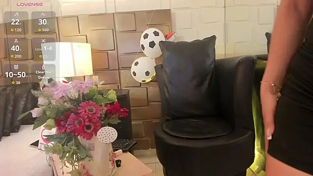 Snapshot of NaomyRivera chatting on July 6, 12:45 pm NaomyRivera online show from July 6, 12:45 pm