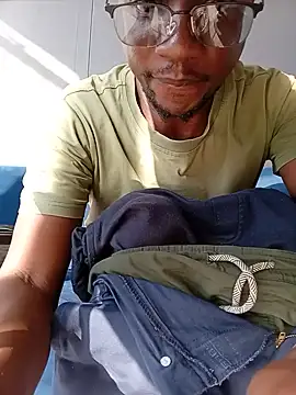 Snapshot of TheeRealShow chatting on June 23, 1:20 pm TheeRealShow online show from June 23, 1:20 pm