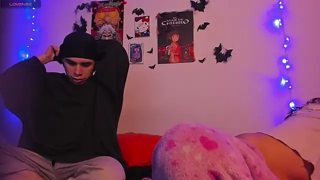 Snapshot of Hot_Teens69 chatting on October 14, 2:12 am Hot Teens69 online show from October 14, 2:12 am