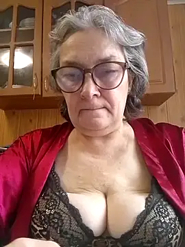 Snapshot of IrinaSweet54 chatting on June 17, 9:19 am IrinaSweet54 online show from June 17, 9:19 am