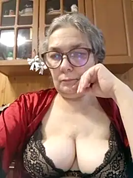 Snapshot of IrinaSweet54 chatting on December 4, 8:13 am IrinaSweet54 online show from December 4, 8:13 am