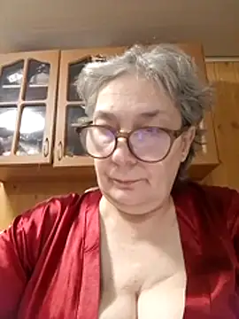Snapshot of IrinaSweet54 chatting on April 25, 7:33 am IrinaSweet54 online show from April 25, 7:33 am