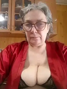 Snapshot of IrinaSweet54 chatting on May 6, 7:01 am IrinaSweet54 online show from May 6, 7:01 am
