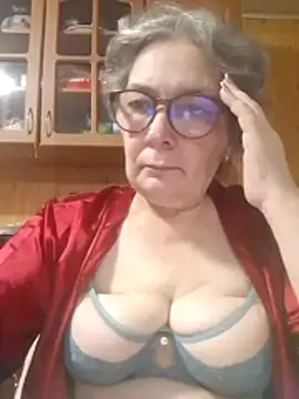 Snapshot of IrinaSweet54 chatting on November 5, 8:28 am IrinaSweet54 online show from November 5, 8:28 am