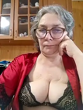Snapshot of IrinaSweet54 chatting on June 16, 7:52 am IrinaSweet54 online show from June 16, 7:52 am