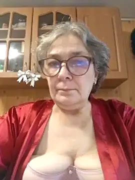 Snapshot of IrinaSweet54 chatting on December 2, 8:16 am IrinaSweet54 online show from December 2, 8:16 am