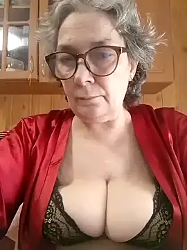 Snapshot of IrinaSweet54 chatting on May 17, 7:41 am IrinaSweet54 online show from May 17, 7:41 am