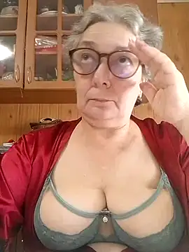 Snapshot of IrinaSweet54 chatting on November 1, 8:19 am IrinaSweet54 online show from November 1, 8:19 am