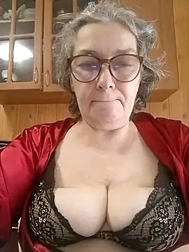 Snapshot of IrinaSweet54 chatting on July 12, 9:43 am IrinaSweet54 online show from July 12, 9:43 am