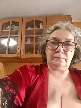 Snapshot of IrinaSweet54 chatting on July 19, 9:39 am IrinaSweet54 online show from July 19, 9:39 am