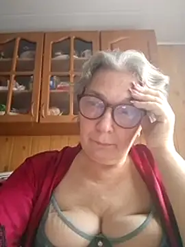 Snapshot of IrinaSweet54 chatting on November 18, 8:50 am IrinaSweet54 online show from November 18, 8:50 am