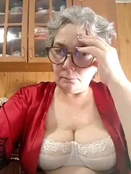 Snapshot of IrinaSweet54 chatting on October 31, 8:00 am IrinaSweet54 online show from October 31, 8:00 am