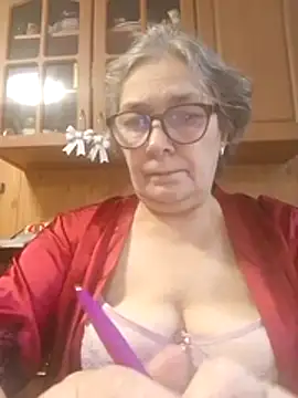 Snapshot of IrinaSweet54 chatting on December 1, 8:37 am IrinaSweet54 online show from December 1, 8:37 am