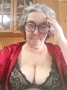 Snapshot of IrinaSweet54 chatting on July 14, 9:03 am IrinaSweet54 online show from July 14, 9:03 am