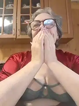 Snapshot of IrinaSweet54 chatting on November 17, 8:29 am IrinaSweet54 online show from November 17, 8:29 am