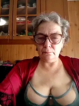 Snapshot of IrinaSweet54 chatting on October 28, 8:24 am IrinaSweet54 online show from October 28, 8:24 am