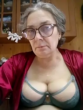 Snapshot of IrinaSweet54 chatting on December 17, 9:14 am IrinaSweet54 online show from December 17, 9:14 am