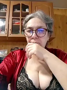 Snapshot of IrinaSweet54 chatting on November 6, 9:13 am IrinaSweet54 online show from November 6, 9:13 am