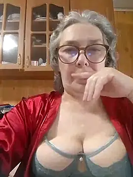 Snapshot of IrinaSweet54 chatting on June 12, 9:40 am IrinaSweet54 online show from June 12, 9:40 am