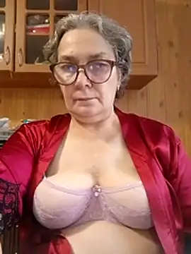 Snapshot of IrinaSweet54 chatting on November 13, 10:19 am IrinaSweet54 online show from November 13, 10:19 am