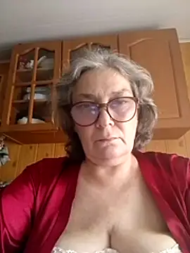 Snapshot of IrinaSweet54 chatting on July 16, 9:50 am IrinaSweet54 online show from July 16, 9:50 am