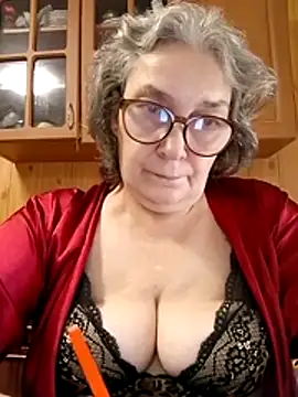Snapshot of IrinaSweet54 chatting on July 20, 10:33 am IrinaSweet54 online show from July 20, 10:33 am