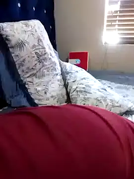 Snapshot of cattallinna98 chatting on December 8, 1:47 pm cattallinna98 online show from December 8, 1:47 pm