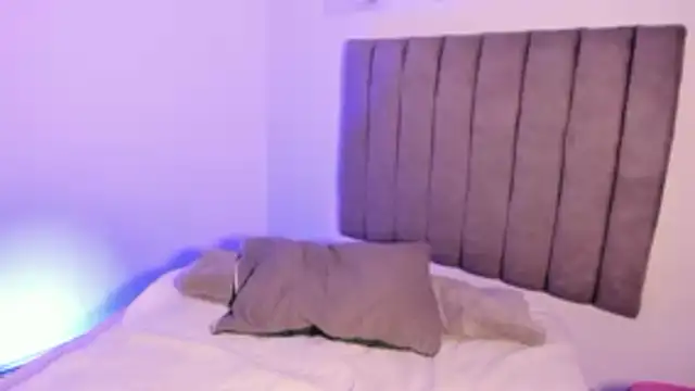 Snapshot of sarah__bigboobs chatting on October 27, 8:59 am sarah bigboobs online show from October 27, 8:59 am