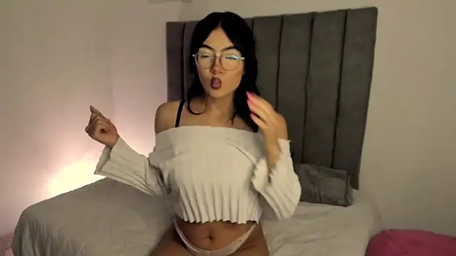 Snapshot of sarah__bigboobs chatting on September 14, 5:52 am sarah bigboobs online show from September 14, 5:52 am