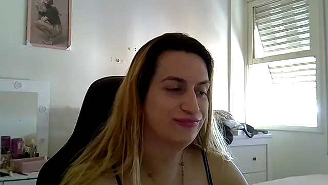 luizacandy online show from May 6, 6:56 pm