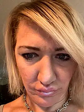 Snapshot of camdanz777 chatting on September 18, 4:21 pm camdanz777 online show from September 18, 4:21 pm