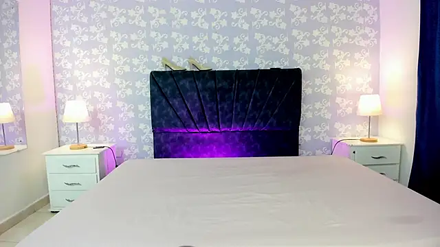 Snapshot of BritneySweet_ chatting on February 8, 2:53 am BritneySweet online show from February 8, 2:53 am